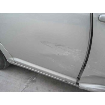 toyota avensis berlina (t25) del año 2004