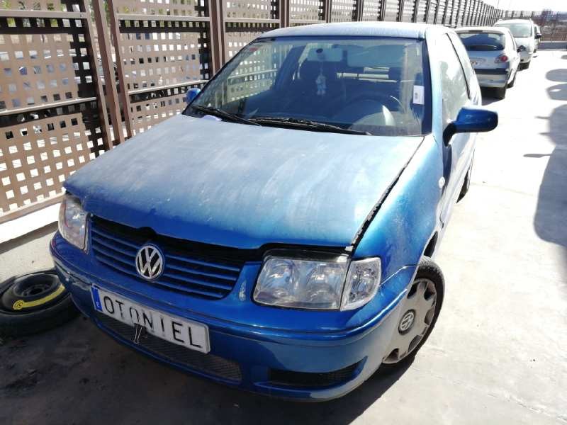VOLKSWAGEN POLO BERLINA (6N2)