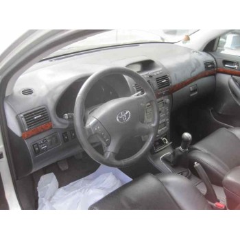 toyota avensis berlina (t25) del año 2004