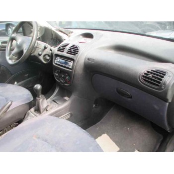 peugeot 206 berlina del año 2001