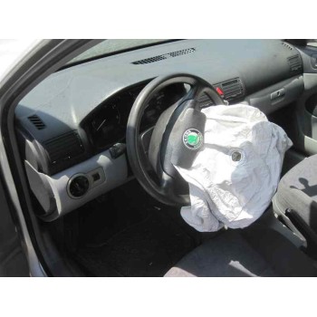 skoda octavia berlina (1u2) del año 2000