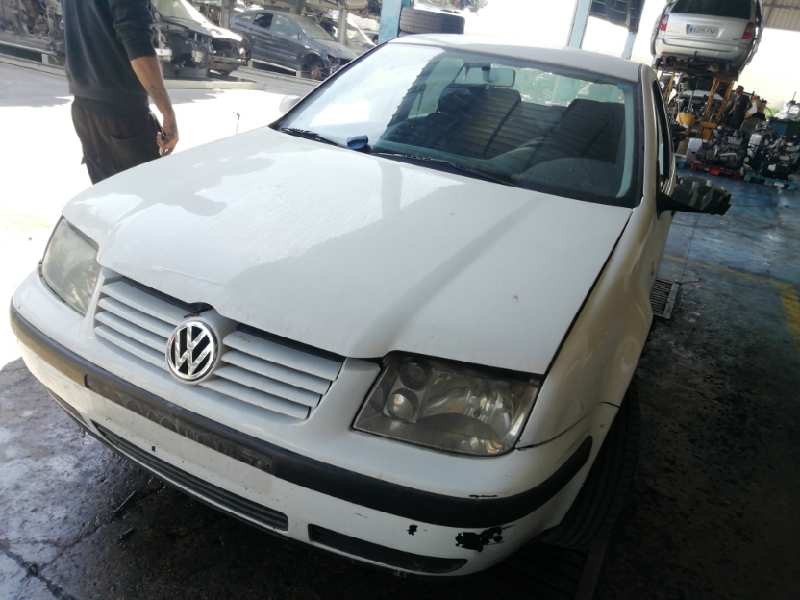 VOLKSWAGEN BORA BERLINA (1J2)