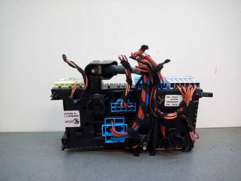 Recambio de caja reles / fusibles para mercedes-benz clase c w205 c200 bluetec referencia OEM IAM A2059068501  