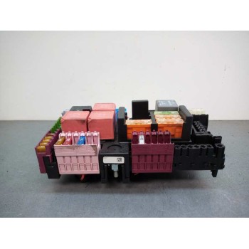 Recambio de caja reles / fusibles para mercedes-benz clase c w205 c200 bluetec referencia OEM IAM A2059068501  
