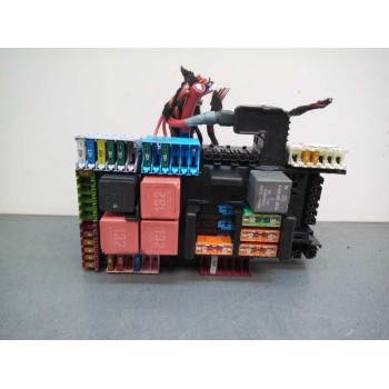 Recambio de caja reles / fusibles para mercedes-benz clase c w205 c200 bluetec referencia OEM IAM A2059068501  