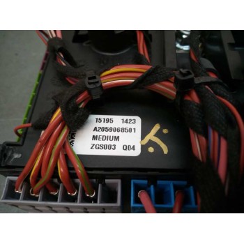 Recambio de caja reles / fusibles para mercedes-benz clase c w205 c200 bluetec referencia OEM IAM A2059068501  