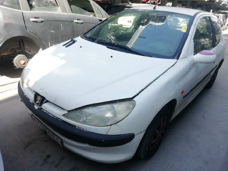 peugeot 206 berlina del año 2000