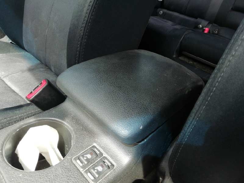 Recambio de apoyabrazos central para subaru forester s12 executive referencia OEM IAM  NO CIERRA BIEN 