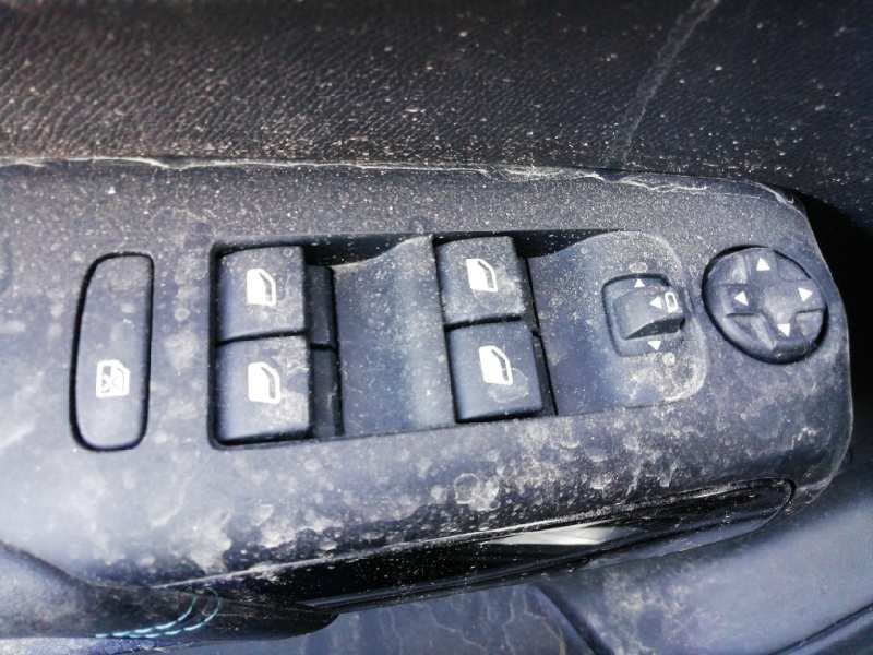 Recambio de mando elevalunas delantero izquierdo para citroën c5 aircross feel referencia OEM IAM 98319739ZD  