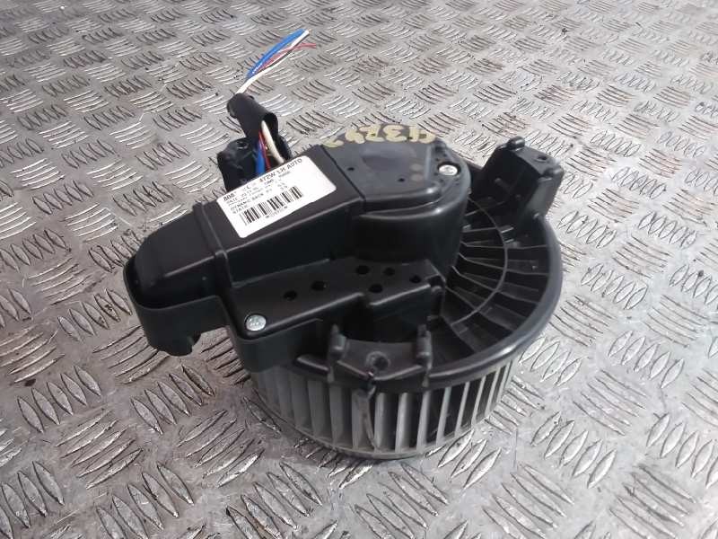 Recambio de motor calefaccion para toyota auris hybrid active referencia OEM IAM AV2727008084  