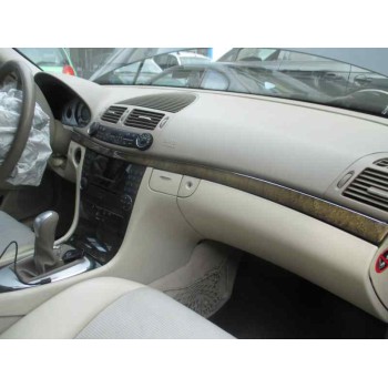 mercedes-benz clase e (w211) berlina del año 2004