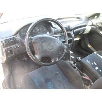 opel astra f berlina del año 1995