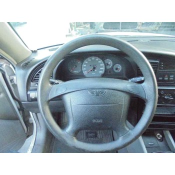 daewoo nubira berlina del año 2001