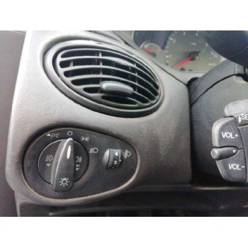 ford focus berlina (cak) del año 2004