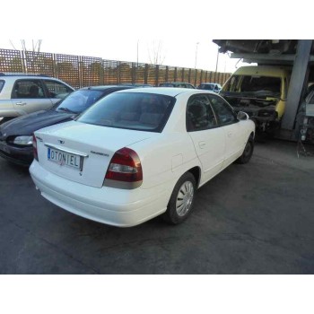 daewoo nubira berlina del año 2001