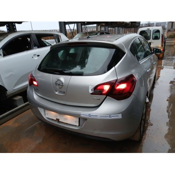 opel astra j (p10) del año 2010