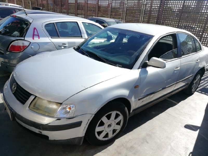 VOLKSWAGEN PASSAT BERLINA (3B2)