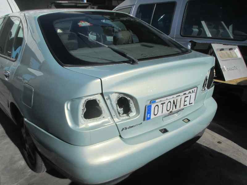nissan primera berlina (p11) del año 2002