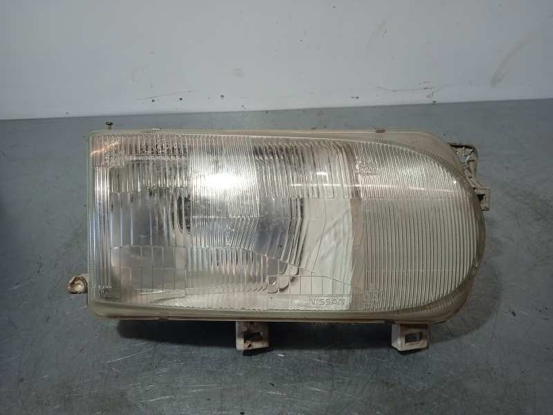 Recambio de faro derecho para nissan serena (c23m) 2.3 diesel referencia OEM IAM 260158C002 SOPORTE TOCADO MONOPTICA