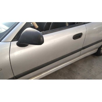 mitsubishi carisma berlina 5 (da0) del año 2003