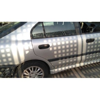 mitsubishi carisma berlina 5 (da0) del año 2003