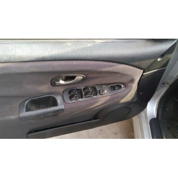 mitsubishi carisma berlina 5 (da0) del año 2003