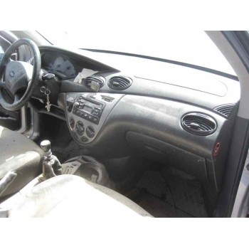 ford focus berlina (cak) del año 2000