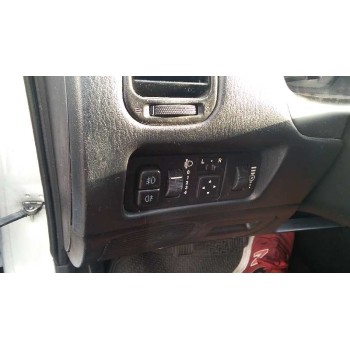 mitsubishi carisma berlina 5 (da0) del año 2003