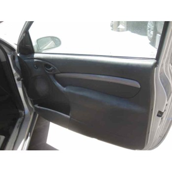 ford focus berlina (cak) del año 2000