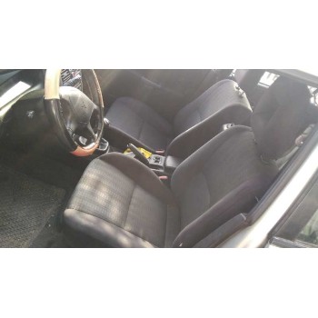 mitsubishi carisma berlina 5 (da0) del año 2003