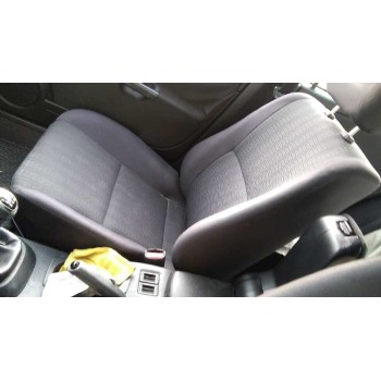 mitsubishi carisma berlina 5 (da0) del año 2003