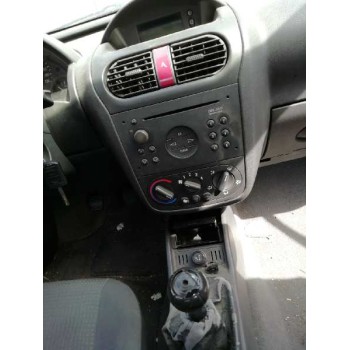 opel corsa c del año 2004