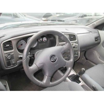 nissan primera berlina (p11) del año 2002