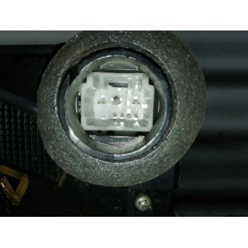 Recambio de cerradura puerta delantera derecha para toyota yaris 1.0 cat referencia OEM IAM 690300D140 6 PIN 5P