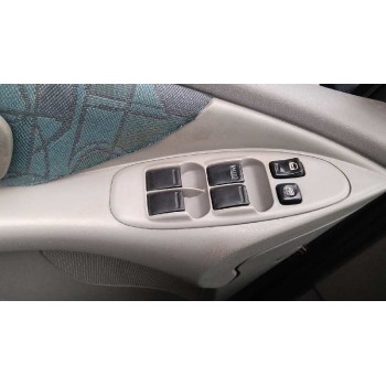 nissan almera tino (v10m) del año 2001