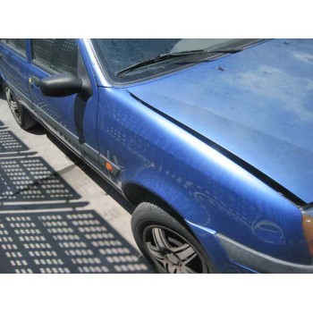 ford fiesta berlina del año 2000