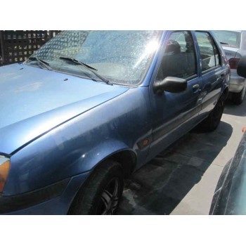 ford fiesta berlina del año 2000