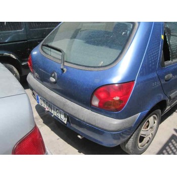 ford fiesta berlina del año 2000