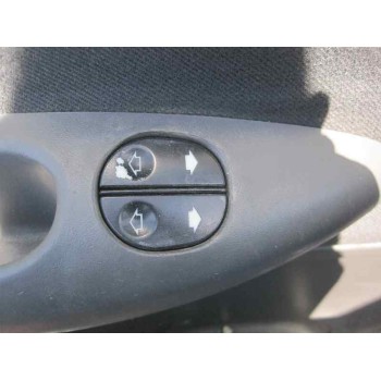 ford fiesta berlina del año 2000