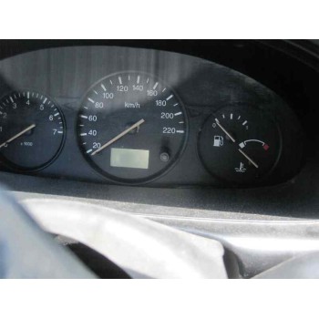 ford fiesta berlina del año 2000