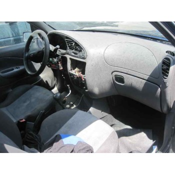 ford fiesta berlina del año 2000