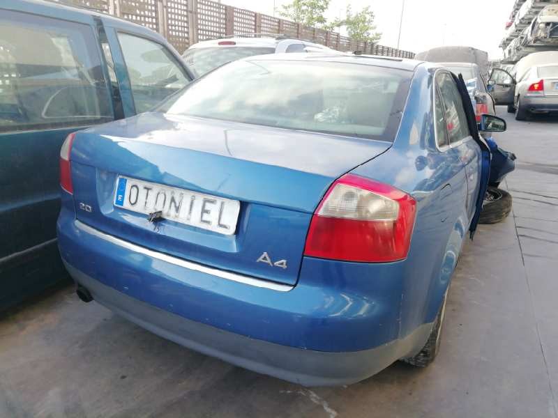 AUDI A4 BERLINA (8E)