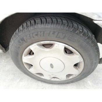 ford fiesta berlina (dx) del año 2001