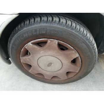 ford fiesta berlina (dx) del año 2001