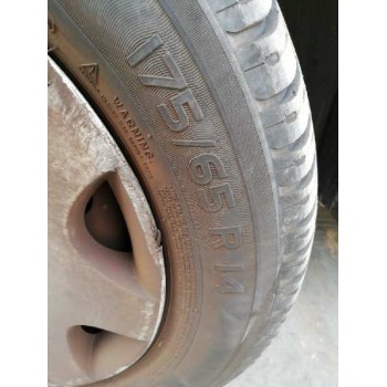 ford fiesta berlina (dx) del año 2001