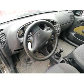 ford fiesta berlina (dx) del año 2001