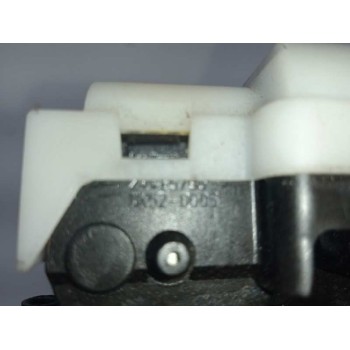 Recambio de cerradura maletero / porton para renault clio grandtour 20 aniversario referencia OEM IAM 24415795  4 PINS