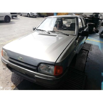 ford escort berlina del año 1986