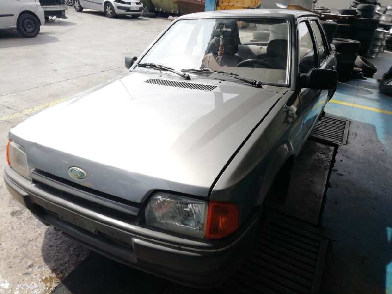 FORD ESCORT BERLINA