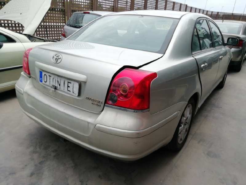 toyota avensis berlina (t25) del año 2005